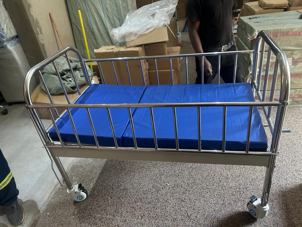 Child cot bed ( Single crank)