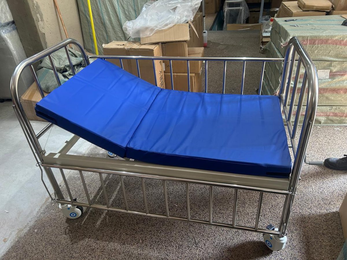 Child cot bed ( Single crank)